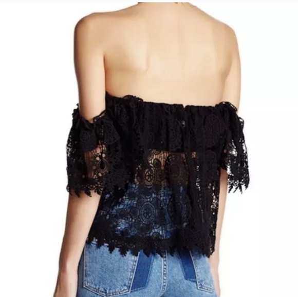 Tularosa black crochet lace Amelia top, NWT size M - Picture 2 of 7